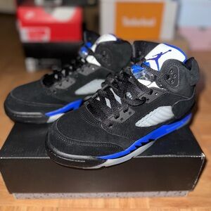 AIR JORDAN 5 RETRO 
BLACK/RACER BLUE